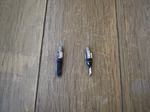 写真2-2　Photograph 2-2　左 正常な状態　右 交換が必要な状態